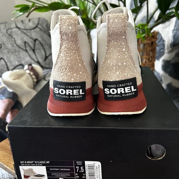 SOREL OUT N ABOUT III CLASSIC Size 7.5 - Picture 3 of 7